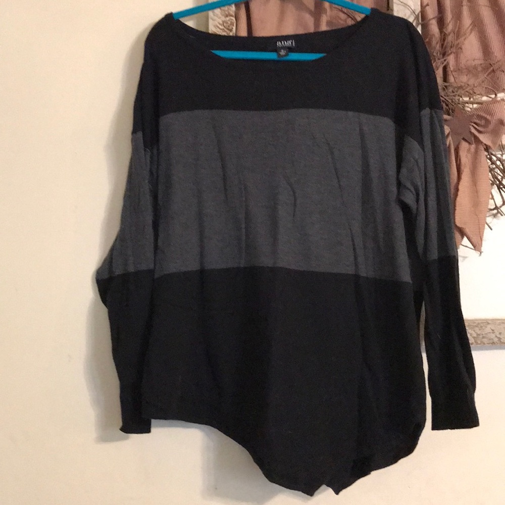 Ana 1X black and gray descending hemline sweater.